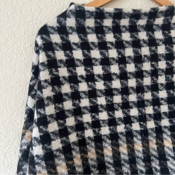 Houndstooth Poncho Shawl - Picture 2 of 6